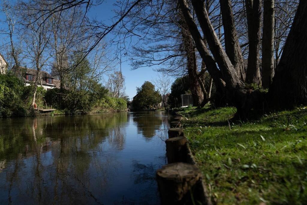 Surrey Hills Escape: Riverside Walks & Quick Links Godalming Kültér fotó