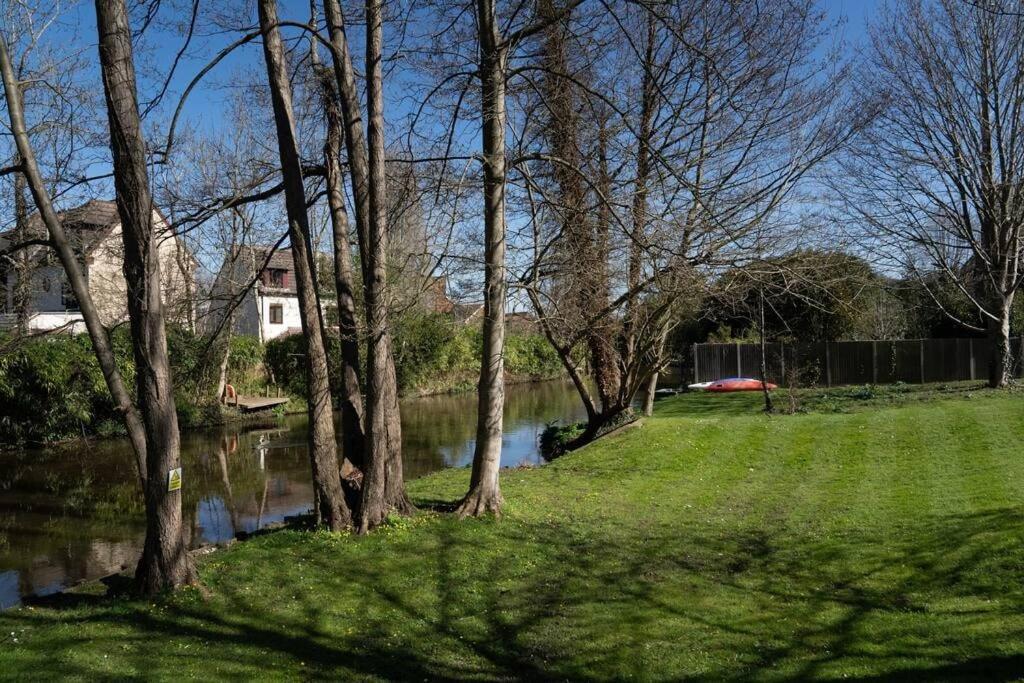 Surrey Hills Escape: Riverside Walks & Quick Links Godalming Kültér fotó